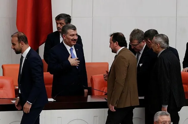 Koronavirüsle mücadele sürecini canla başla yürüten Sağlık Bakanı Fahrettin Koca'nın bir günü