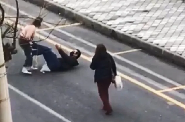 Eline bıçağı aldı! Dehşet saçtı
