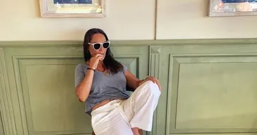 Hülya Avşar fena bozuldu tatil pozları olay olmuştu... Genç kızlara taş çıkardı demek artık hayal, Hülya bir döndü pir döndü!