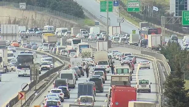 kar-alarmi-sonrasi-trafik-kilitlendi-istanbul-yol-durumu-haritasi-1646837388648.jpeg Kar alarmı sonrası trafik kilitlendi! İstanbul yol durumu haritası...-1