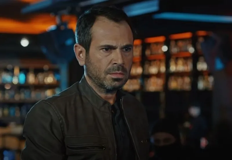 eskiya-dunyaya-hukumdar-olmazin-yildizi-kararini-verdi-eski-rolunu-aratmayacak-diziyle-donuyor-1707732580979.jpg EDHO'dan yıldızını ekranlarda tekrar görmeye hazır olun! Eski rolünü aratmayacak diziyle dönüyor-5