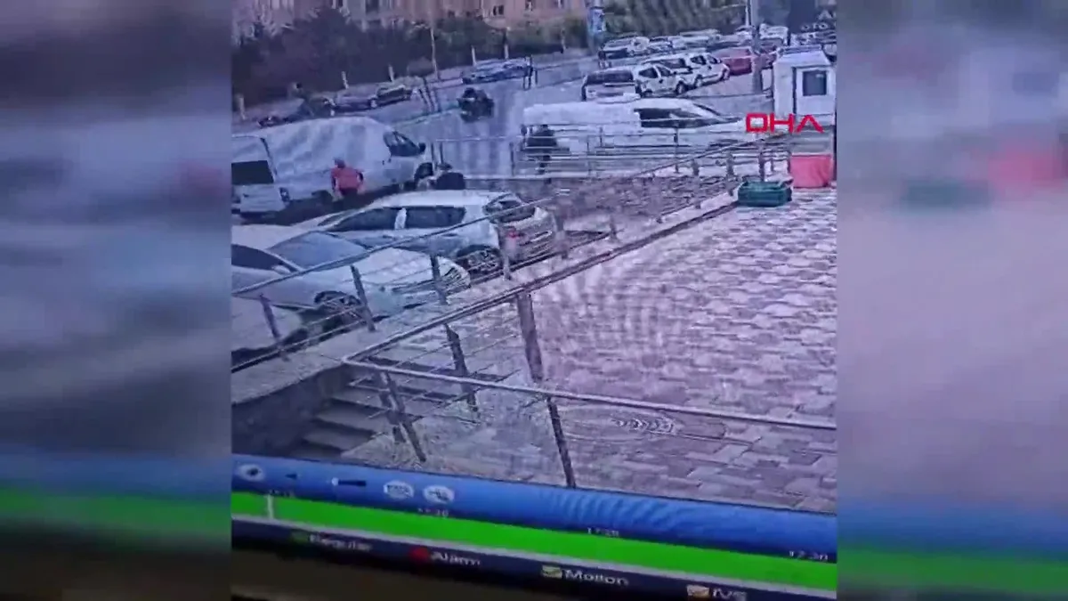 Başakşehir’de kan donduran saldırı! Maskeli genç 3 kişiyi rastgele bıçakladı: İşte o anlar