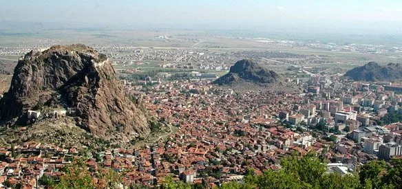 Afyon ilinin adı Afyonkarahisar olarak değiştirildi.