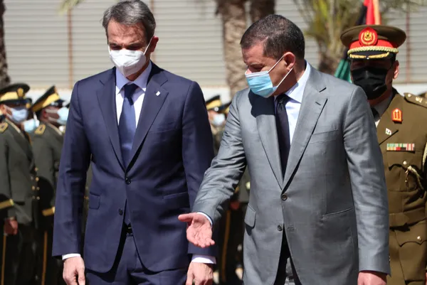 son-dakika-yunan-basbakan-micotakisin-kucuk-dustugu-anlar-sinir-disi-ettigi-buyukelcinin-ayagina-gitti-1617787480479.jpg SON DAKİKA: Yunan Başbakan Miçotakis'in küçük düştüğü anlar! Sınır dışı ettiği büyükelçinin ayağına gitti-9