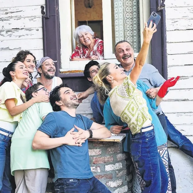 Demet Akbağ Aile Saadeti’nde