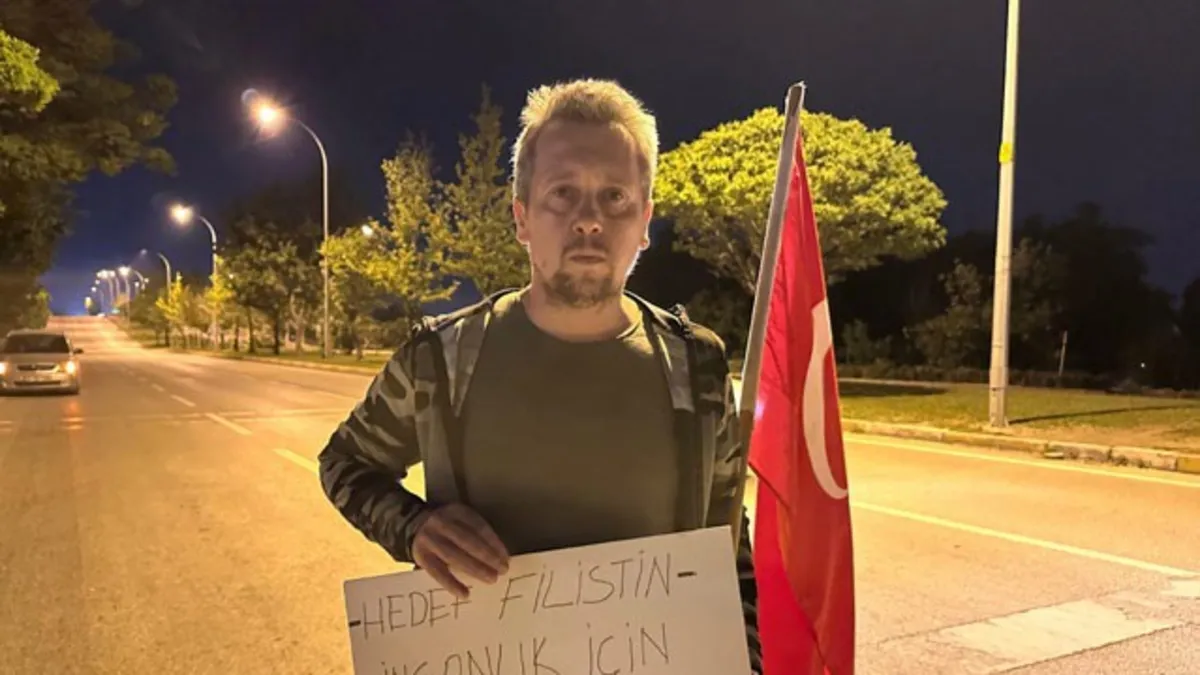 Türk esnaf Filistin'de yaşanan soykırıma dikkat çekmek için tek başına Gazze'ye doğru yola çıktı