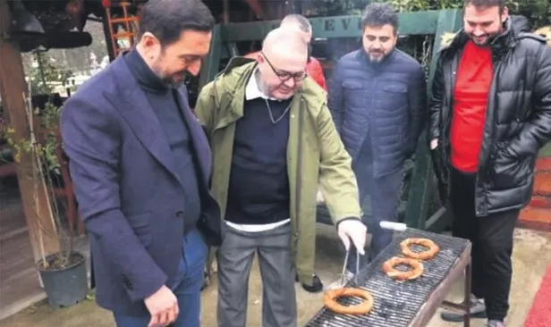 safak-sezer-hulya-avsari-tiye-alinca-fena-kizdirdi-unlu-sanatcidan-sazan-tepkisi-1642964919871.jpeg Şafak Sezer Hülya Avşar'ı Ti'ye alınca fena kızdırdı! Ünlü sanatçı "sazan" diyerek tepki gösterdi-2