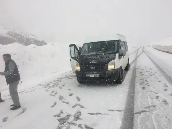 van-bahcesarayda-mayis-ayinda-10-santimetre-kalinliginda-kar-1651396186246.jpg Van Bahçesaray'da mayıs ayında 10 santimetre kalınlığında kar-7