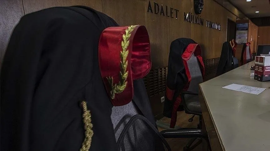 adliye-basan-kadin-hakimin-sac-testi-pozitif-cikti-kan-ve-idrar-temiz-sac-orneklerinde-kokain-bulgusu-1779370620054.jpeg Adliye basan kadın hakimin saç testinde kokain bulgusu tespit edildi-5
