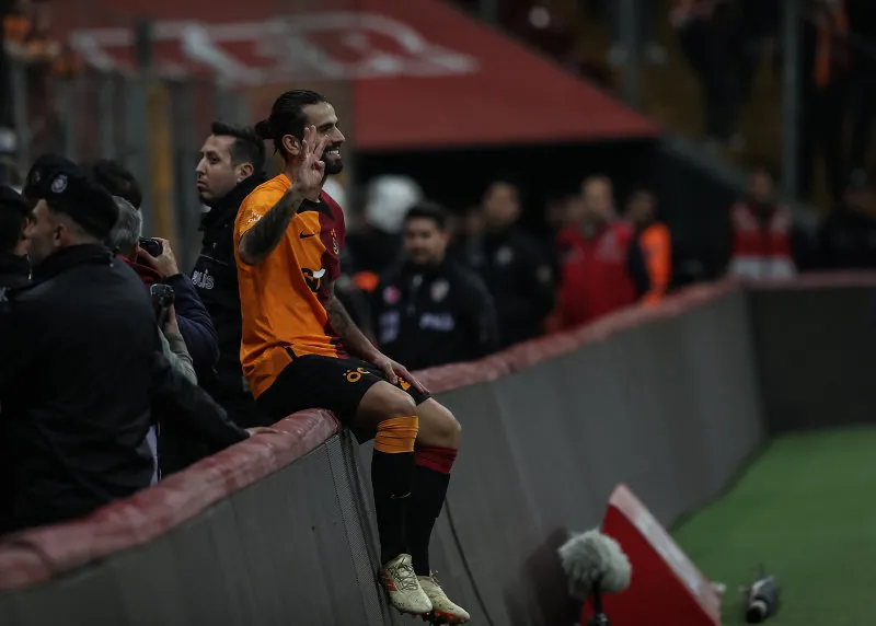 Galatasaray'da şok karar! Sözleşmesi dondurulacak - 3