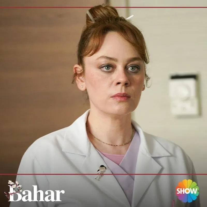 bahar-12-bolum-fragmani-nihayet-geldi-baharla-evren-tam-kavustu-derken-1715096398341.jpg Bahar'la Evren tam kavuştu derken... Bahar 12. bölüm fragmanı nihayet geldi!-4