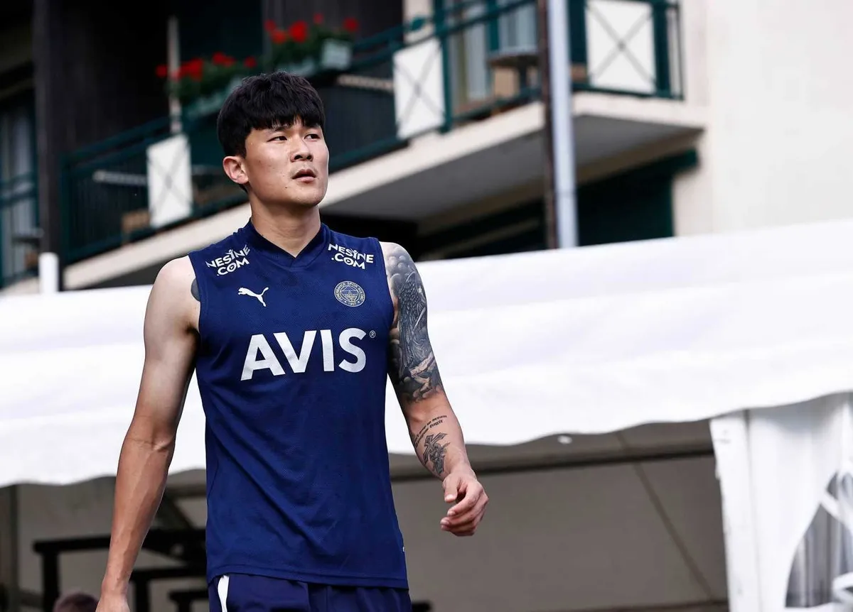 fenerbahce-kimden-fedakarlik-bekliyor-transferin-onunde-maas-engeli-1780038669229.jpeg Fenerbahçe Kim'den fedakarlık bekliyor! Transferin önünde maaş engeli-3