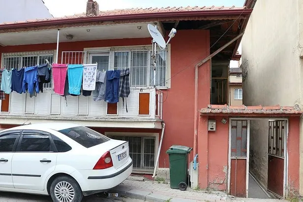 hirsizin-notu-saskina-cevirdi-girdigi-evde-kiymali-yumurta-yapip-dus-aldi-1652513946002.jpeg Hırsızın notu şaşkına çevirdi! Girdiği evde kıymalı yumurta yapıp, duş aldı...-1