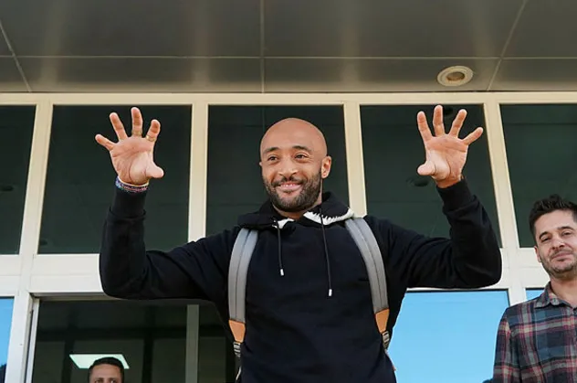 Beşiktaş yeni transferi Nathan Redmond'u İstanbul'a getirdi