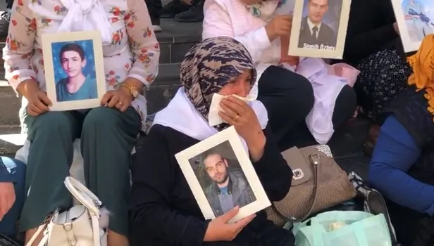 HDP önündeki oturma eylemi 10'uncu gününde! Anneler isyan etti: Allah onları kahretsin-8