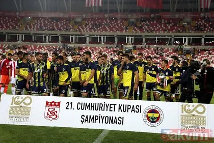 Son dakika transfer haberleri... Fenerbahçe’nin gündemindeki Kjaer’de flaş gelişme! Menajeri açıkladı...