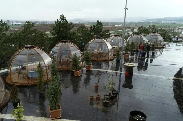 Sivas'taki kafe müşterilerini koronavirüsten böyle koruyacak