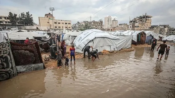 Gazze’de çadırları su bastı