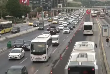 İstanbul’da okullar açıldı trafikte yoğunluk oluştu