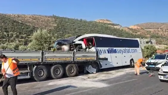 Muğla Milas'ta otobüs kazası: 2 ölü 18 yaralı