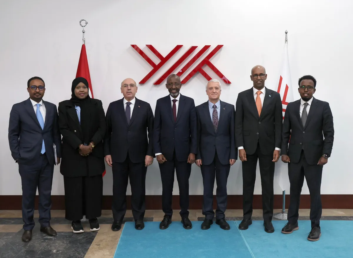 1790865830797.jpg YÖK Başkan Vekili Naci Gündoğan Somali heyeti ile buluştu. Afrika'ya eğitim yatırımıyla Türkiye'nin bölgedeki nüfuzu daha da artacak.-2
