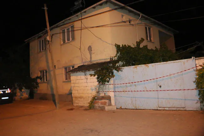 Anne ve babasını sopayla vurarak öldürdü! Nedeni dehşete düşürdü - 2