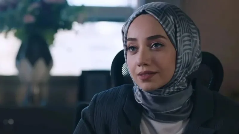 yaprak-dokumunun-fitne-kaynanasi-kizilcik-serbetine-bomba-gibi-dusecek-pembeyi-alt-edecek-tek-isim-cevriye-1718307386208.jpeg Yaprak Dökümü'nün fitne kaynanası Kızılcık Şerbeti'nde! Pembe'nin yeni düşmanı Cevriye...-6