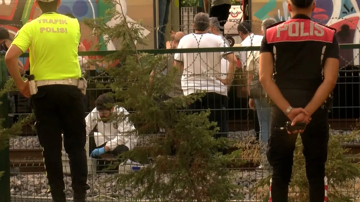 İstanbul'da dehşet anları: Marmaray'da bir kişi kendini raylara attı