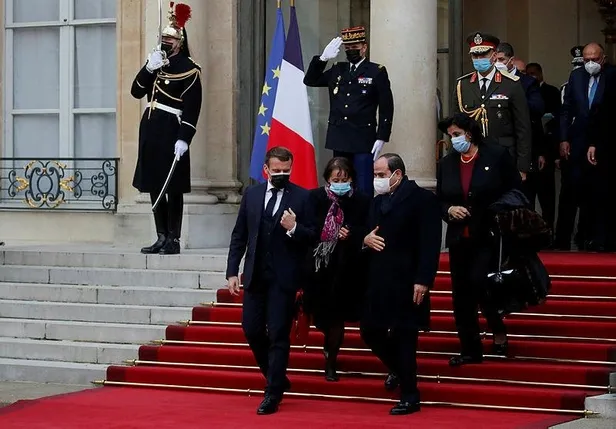 italyan-gazeteci-augiastan-fransa-cumhurbaskani-macronun-darbeci-sisiye-onur-nisani-vermesine-tepki-iade-edecegim-1607870669164.jpeg İtalyan gazeteci Augias'tan Fransa Cumhurbaşkanı Macron'un darbeci Sisi'ye onur nişanı vermesine tepki! "İade edeceğim"-4