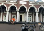 Hollandada Amsterdam Ayasofya Camisine saldırı! İbadethanenin camları bira şişesiyle kırıldı