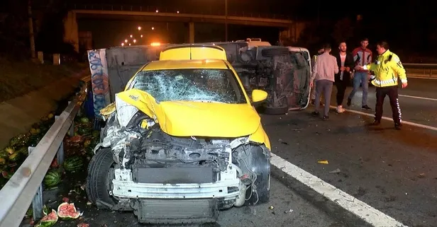 Son dakika: TEM Otoyolu'nda kamyonet ile taksi çarpıştı: 4 yaralı