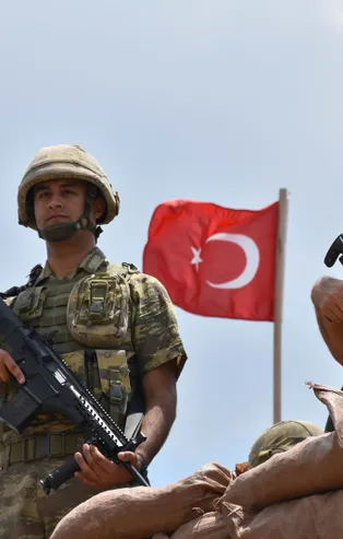 Baba oğul omuz omuza vatan nöbetinde