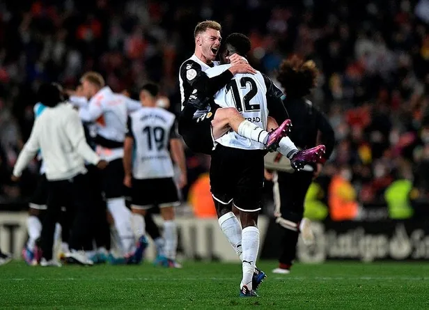 galatasaraya-rakip-cikti-toni-latoya-italyadan-kanca-1673091763650.jpeg Galatasaray'a rakip çıktı! Toni Lato'ya İtalya'dan kanca...-2