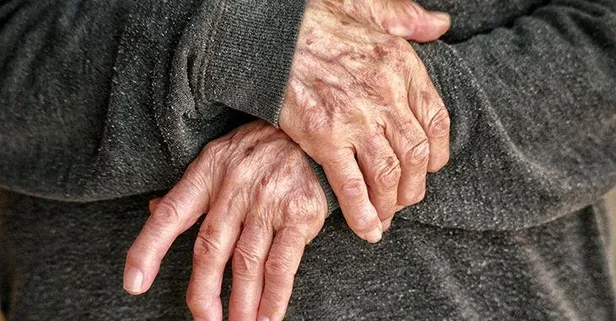 En çok 40 ve 50'li yaşlarda görüldüğünü! Romatoid artrit ağrının yanı sıra ellerin garip şekillere girmesine de sebep oluyor