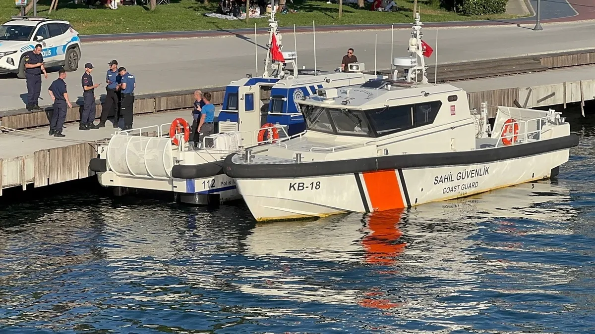 1784484746081.jpeg Haliç'te tur teknesi köprüye çarptı: Personel denizde ölü bulundu-2