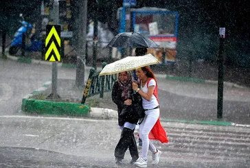 Meteoroloji’den 10 ile kuvvetli yağış alarmı: İstanbul için saat verildi! İzmir, Antalya, Muğla...