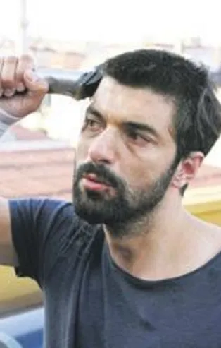 Engin Akyürek rol gereği saçlarını kestirdi