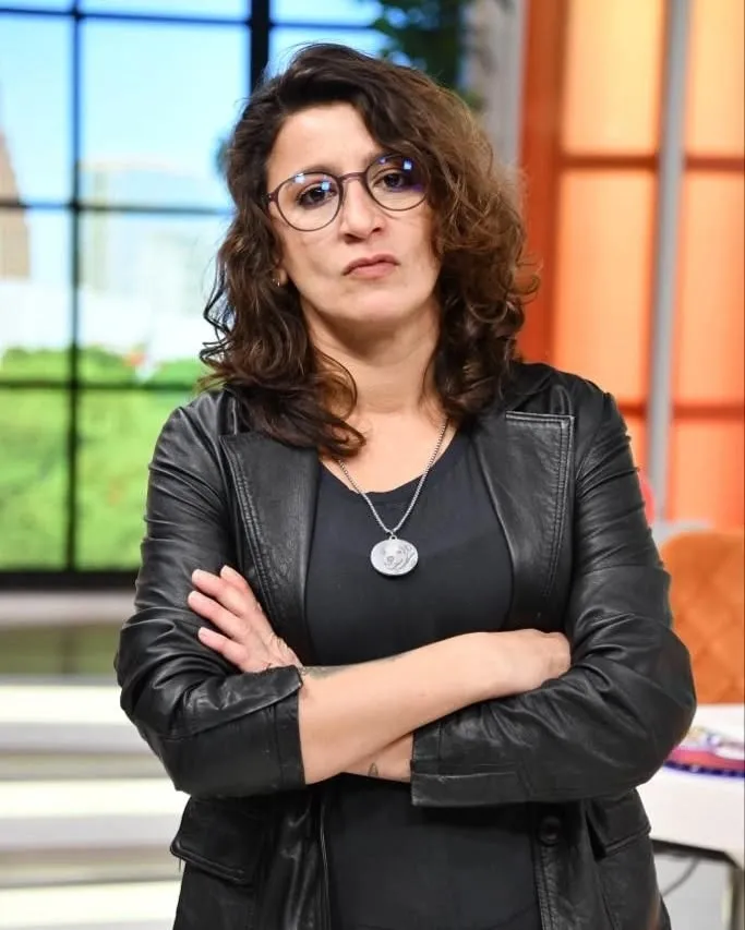 metin-akpinarin-kizi-duygu-nebioglu-6-milyonluk-planini-acikladi-nerede-harcayacak-1771499510300.jpg Metin Akpınar’ın kızı Duygu Nebioğlu 6 milyonluk planını açıkladı: Nerede harcayacak?-4