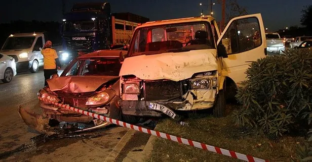 Hatay'da 3 araç birbirine girdi! 7 yaralı