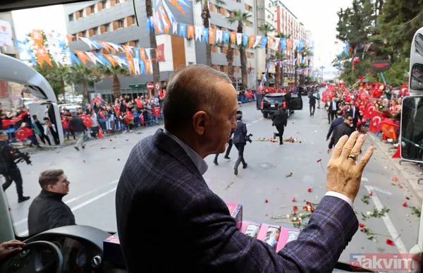 Türkiye Yüzyılı'nın şafağı söküyor! İzmir Gündoğdu Meydanı'nda tarihi kalabalık: Başkan Erdoğan için "Tayyip Baba" sloganları - 21