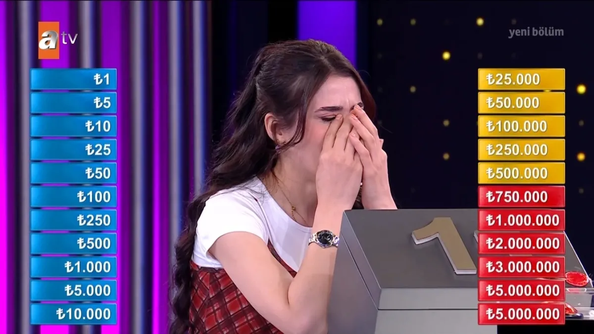 Var Mısın Yok Musun'da Beylikdüzü'nden canlı yayına yetişen aile Hilal'i ağlattı-4