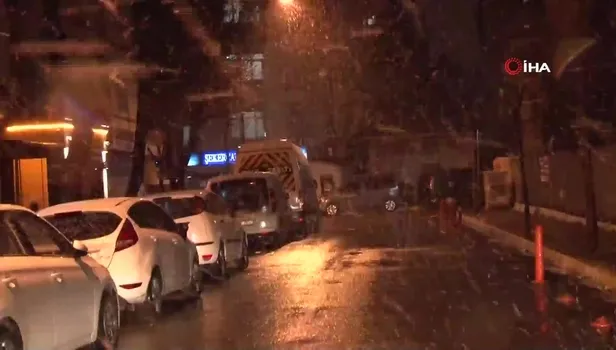 İstanbul'da kar; kent beyaza büründü