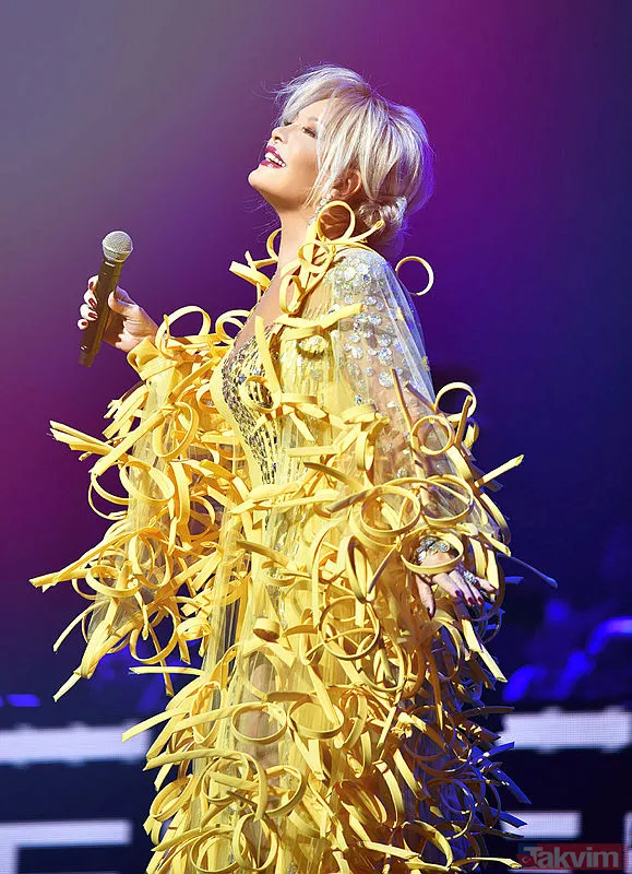 Tarık Akan’ın partneri meğer... Mavi Boncuk’un yıldızı Emel Sayın’ın 2 kez evlendiği ilk eşi bakın kim! 4 kez nikah masasına oturdu! - 19