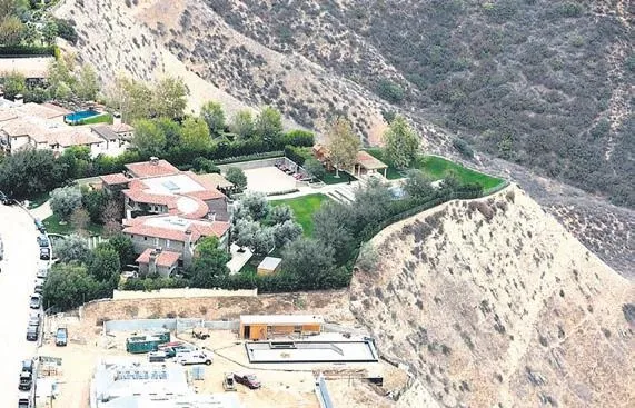 California'daki yangında ünlülerin malikaneleri zarar görmedi-3