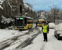 İstanbul’a kar yağdı! İETT otobüsleri trafiği kilitledi
