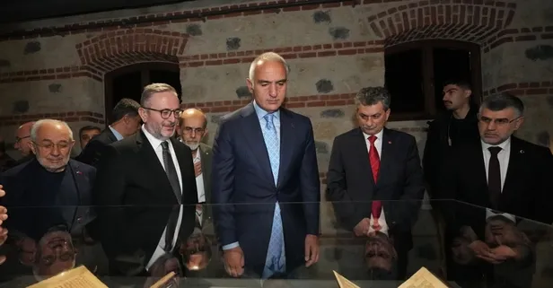 70 yıllık yazma eserler İstanbul'da bir araya geldi