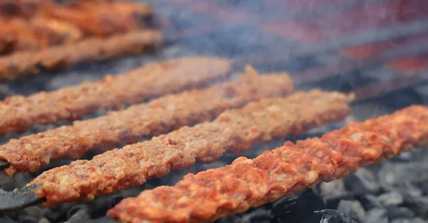 Adana kebapta hile! Tutsun diye içine kıyma yerine bakın ne koyuyorlar