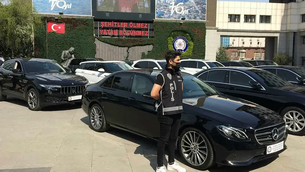 İstanbul merkezli 9 ilde lüks otomobil kaçakçılığı operasyonu! Bu arabalar Türkiye'ye nasıl getiriliyor?-2