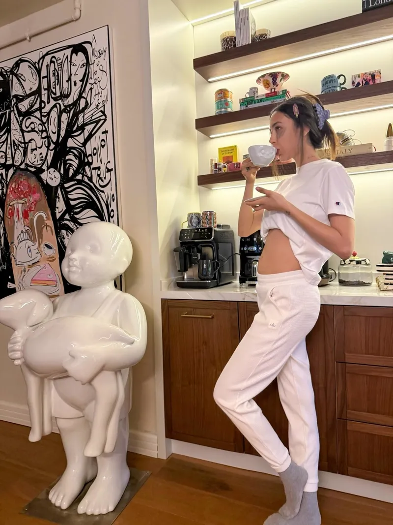 berkayin-esi-ozlem-ada-sahin-baklava-aserdi-o-paylasim-cok-konusuldu-1774696537213.jpg Berkay'ın eşi Özlem Ada Şahin baklava aşerdi! O paylaşım çok konuşuldu-4