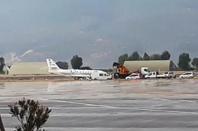 Özel uçak pistten çıktı! Havalimanı uçuşlara kapatıldı